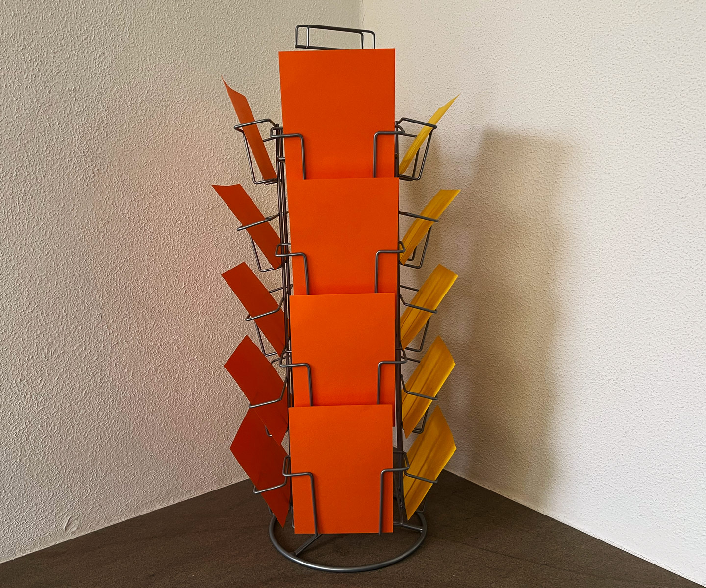 Thekenständer mit 18 Fächern inkl. erster Kartenbestückung mit 180 Post- und Klappkarten