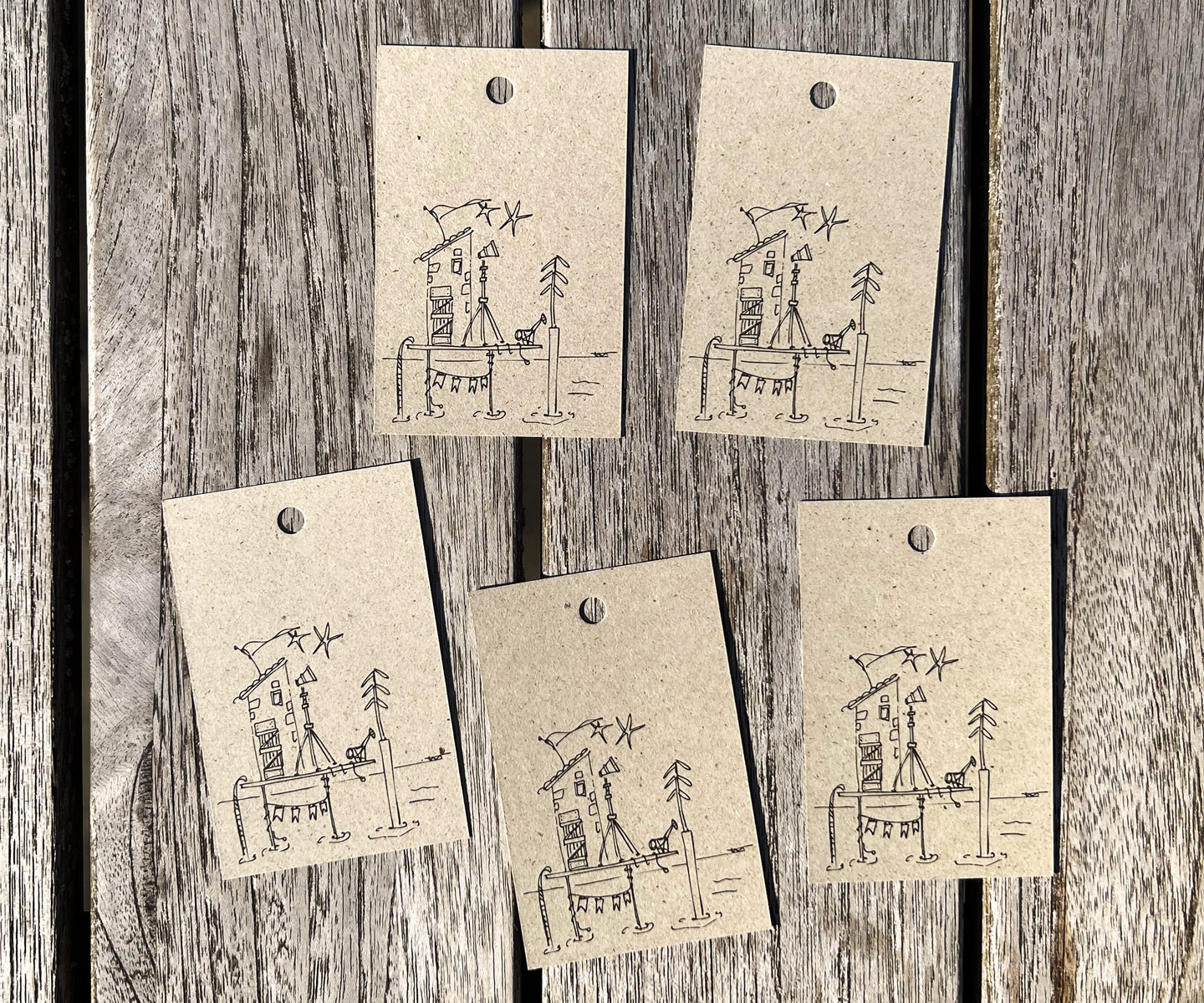 5 x Geschenkanhänger mit Strandhaus | Hangtag mit Pigmentliner-Motiv | 5er Set auf Graspapier | 85 x 55 mm