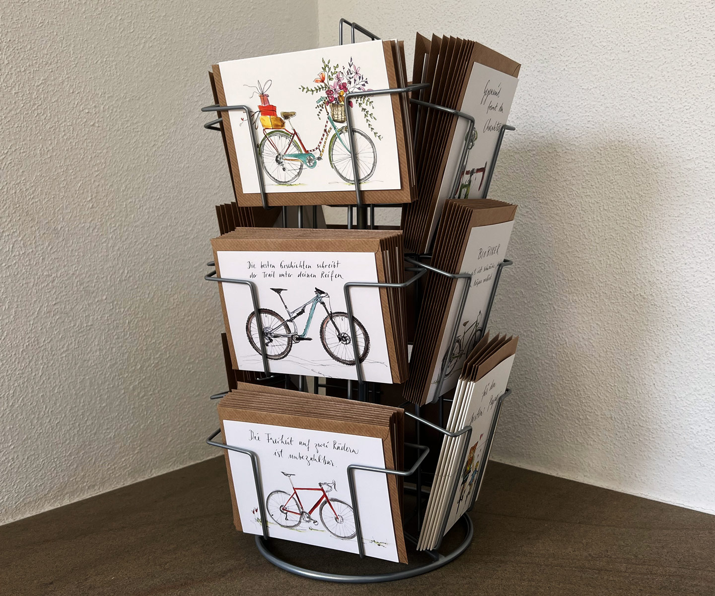 Thekenständer mit 12 Fächern inkl. erster Kartenbestückung mit 120 Post- und Klappkarten