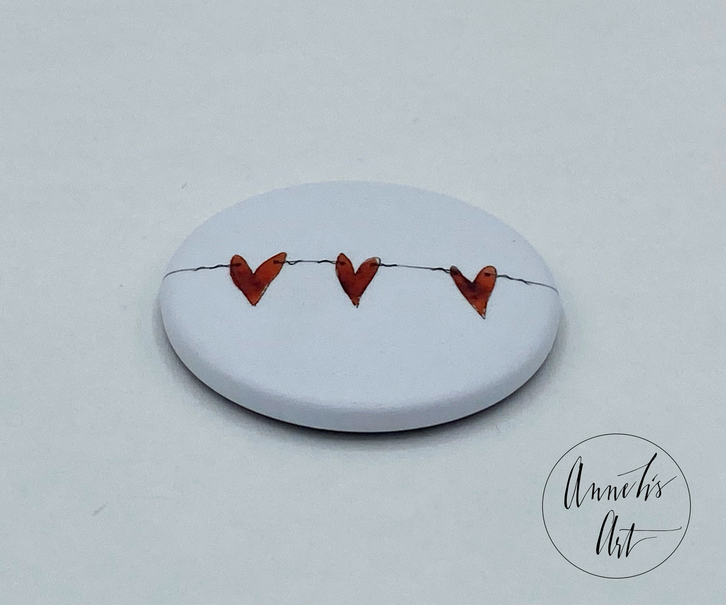 Liebesmagnet - Magnet mit drei Herzen auf der Wäscheleine