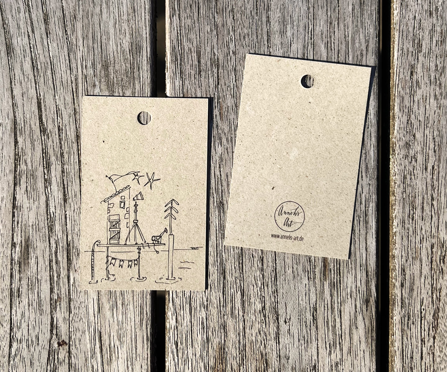 5 x Geschenkanhänger mit Strandhaus | Hangtag mit Pigmentliner-Motiv | 5er Set auf Graspapier | 85 x 55 mm