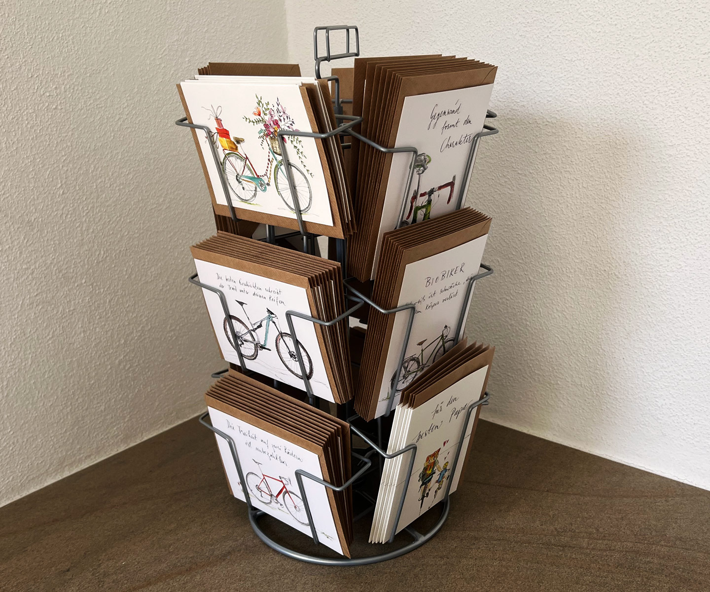 Thekenständer mit 12 Fächern inkl. erster Kartenbestückung mit 120 Post- und Klappkarten