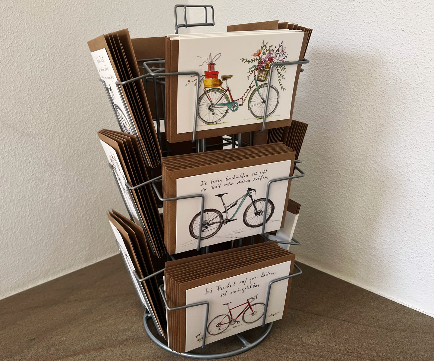 Thekenständer mit 12 Fächern inkl. erster Kartenbestückung mit 120 Post- und Klappkarten